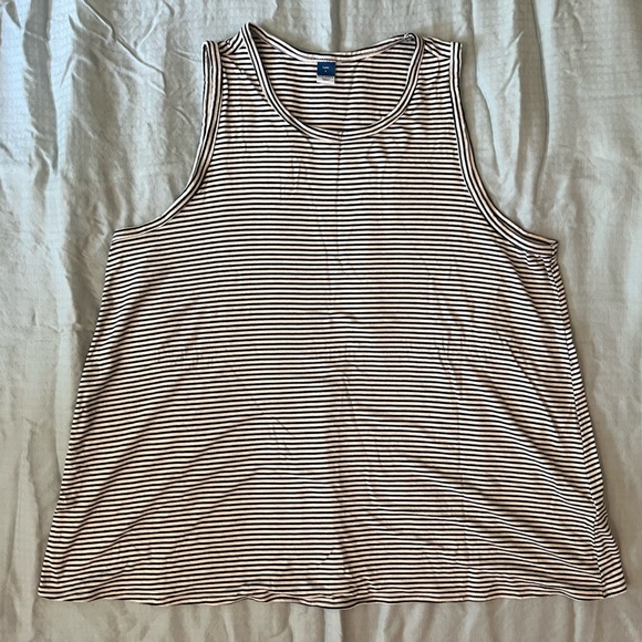 Old Navy Luxe Sleeveless Top - Picture 4 of 8